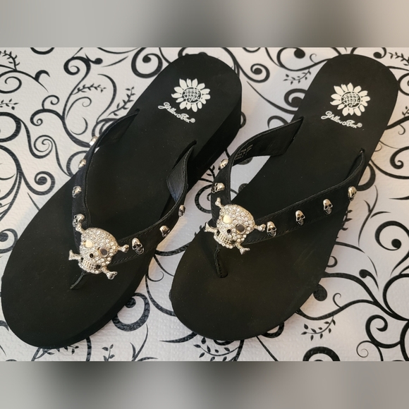 NWOT! RARE Vintage Skull Yellow Box Wedge Flip Flops Sandals Bling Size 9 - Picture 1 of 11